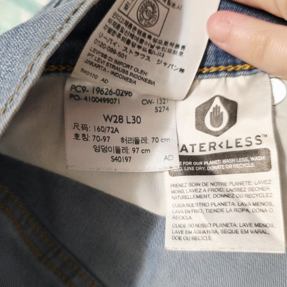 Levi's Women's 311 Shaping Skinny Jeans Light Blue Size 28 - Picture 5 of 8